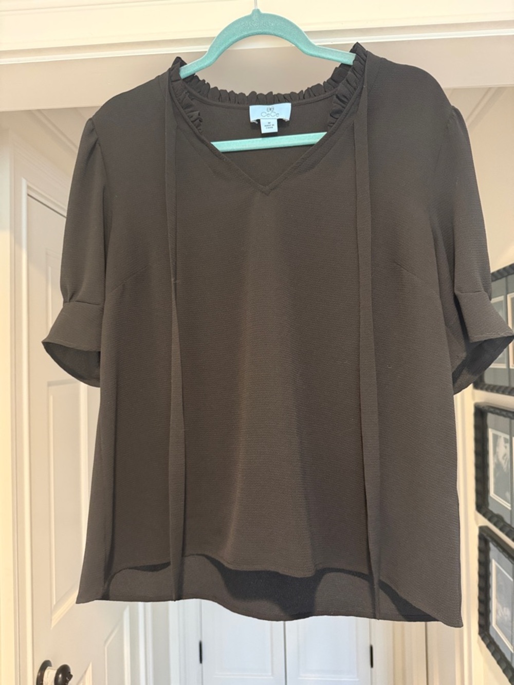 CeCe Black Short Sleeve Ruffle-Neck Blouse